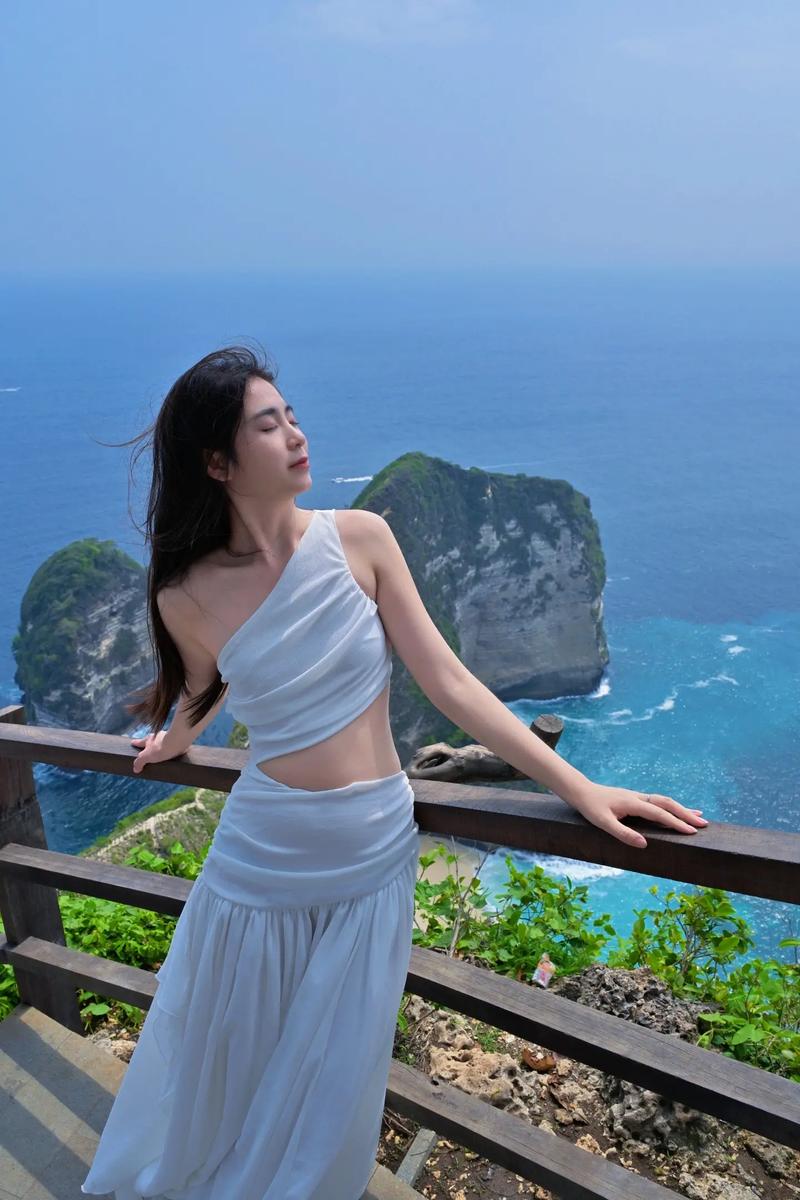 人在知足的时候最富有#尽管向前就好了 #佩达尼岛 #碎石沙滩